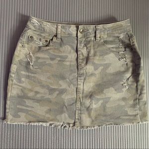Camo Distressed Skirt Sz S